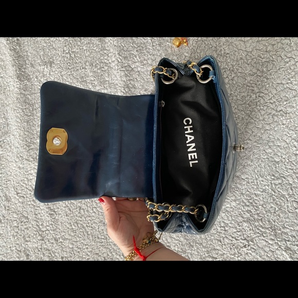 Chanel 15s accordion navy blue crinkled calfskin crossbody/shoulder flap bag - Picture 9 of 15